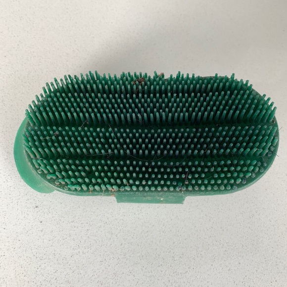 [Free If You Bundle $15+] Kong Nubby Zoom Groom ZoomGroom + Plastic Curry Brush - Picture 2 of 11